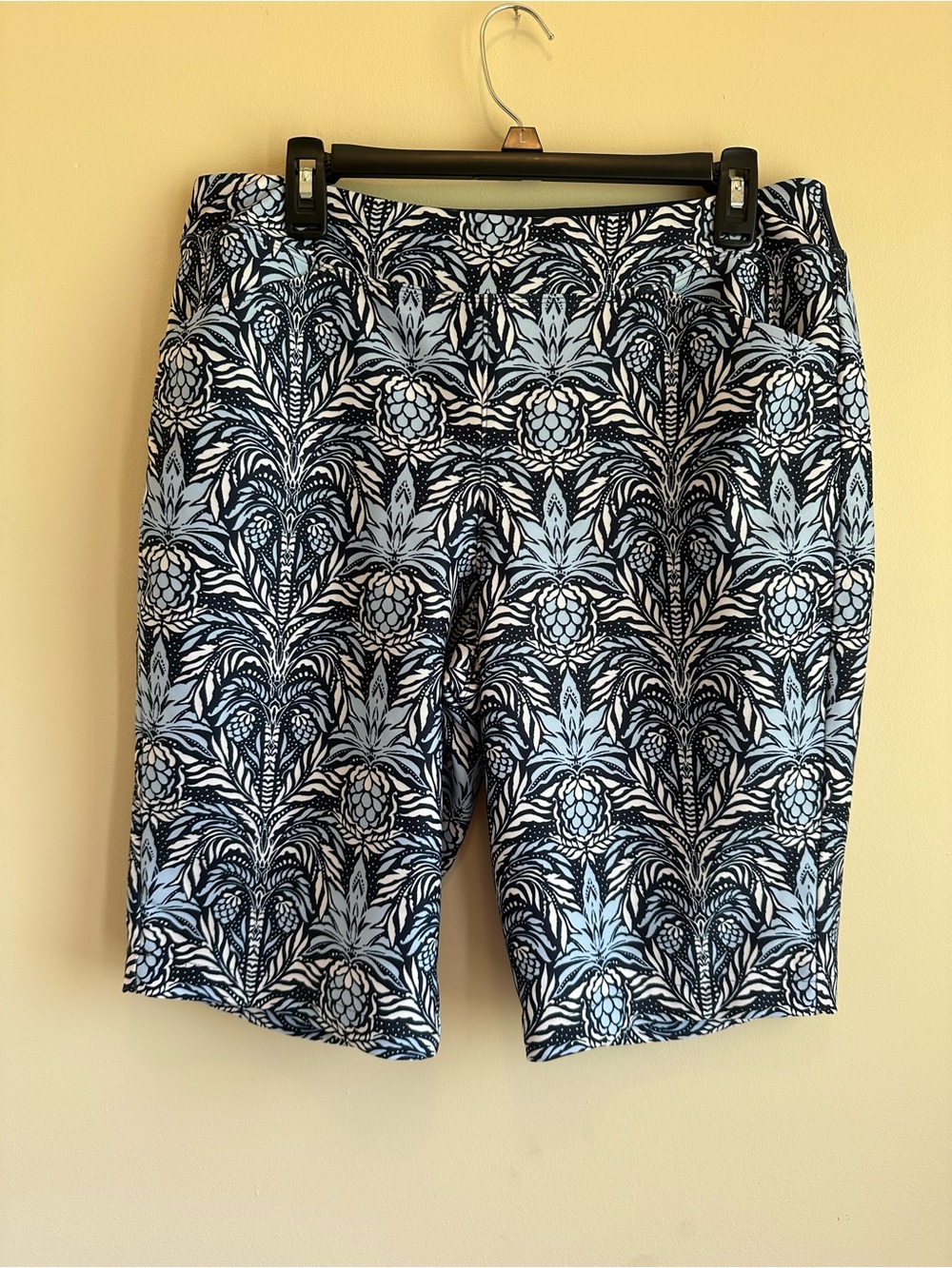 Tommy Bahama Everyday Active Woman’s L Tropical Bermuda Shorts Blue/White
